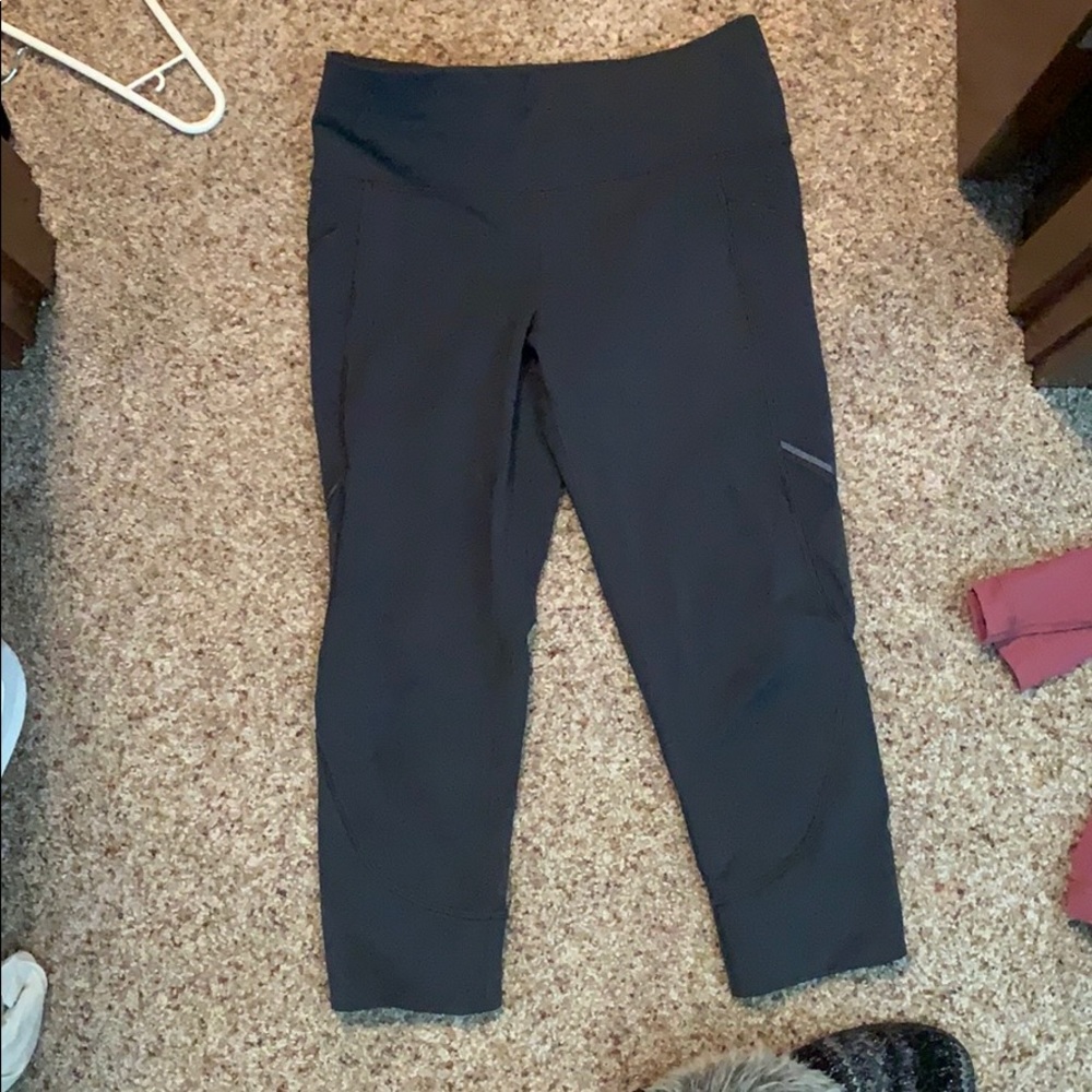 Lululemon Leggings Capri with mesh at bottom